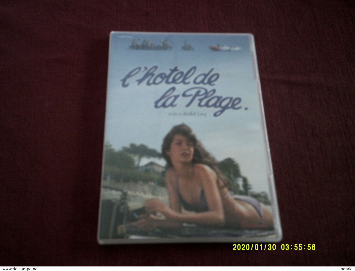 HOTEL DE LA PLAGE SAISON 1 ET 2 + FILM CULTE QUI A INSPIRE LA SERIE  //   TOTAL 12 EPISODES 50 Mn - Collections, Lots & Séries