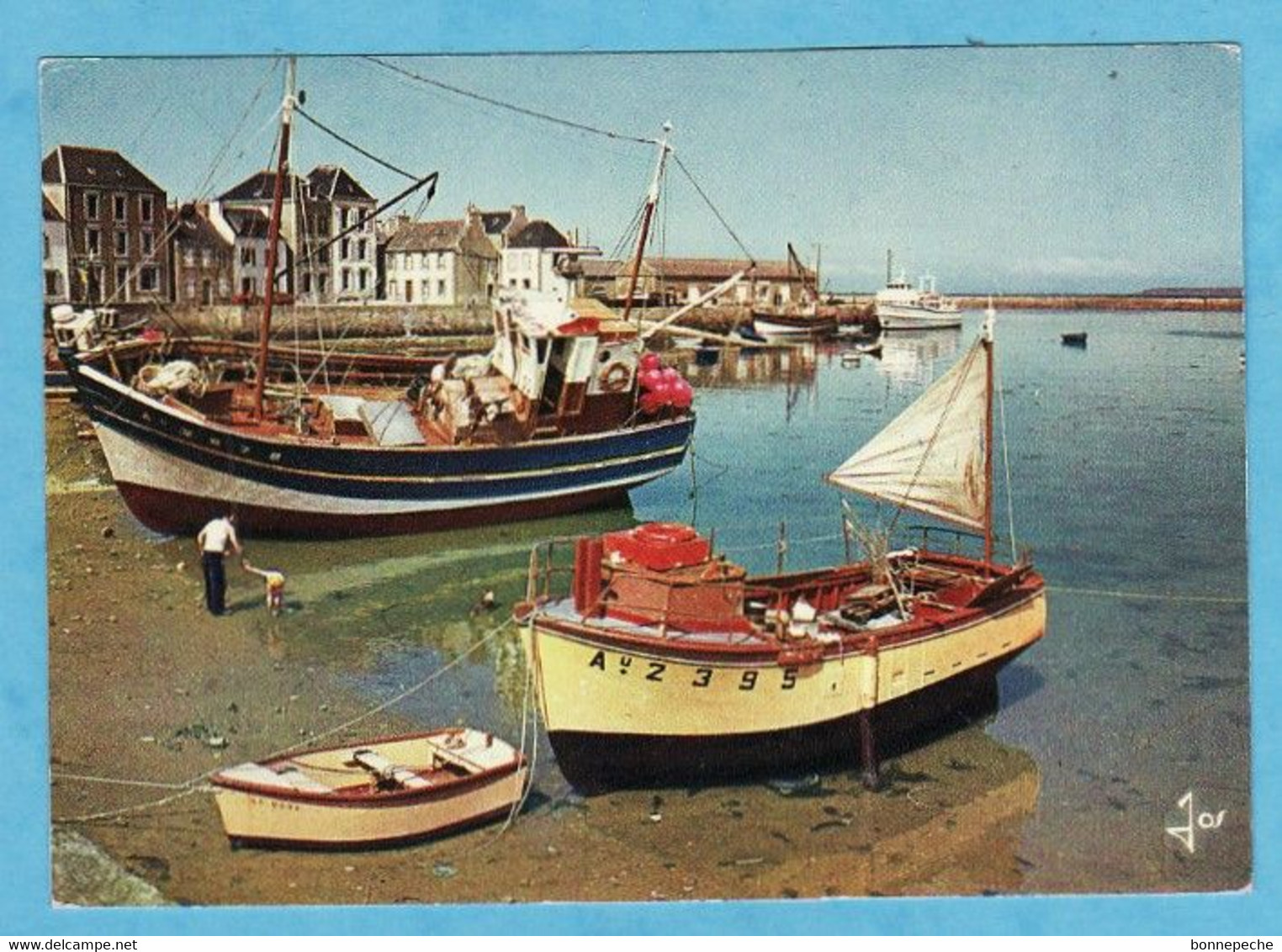 ILE DE SEIN PORT ET BATEAUX De Peche Avec Imat  2395 Auray 1977 ( TTB ETAT ) Y226 - Ile De Sein