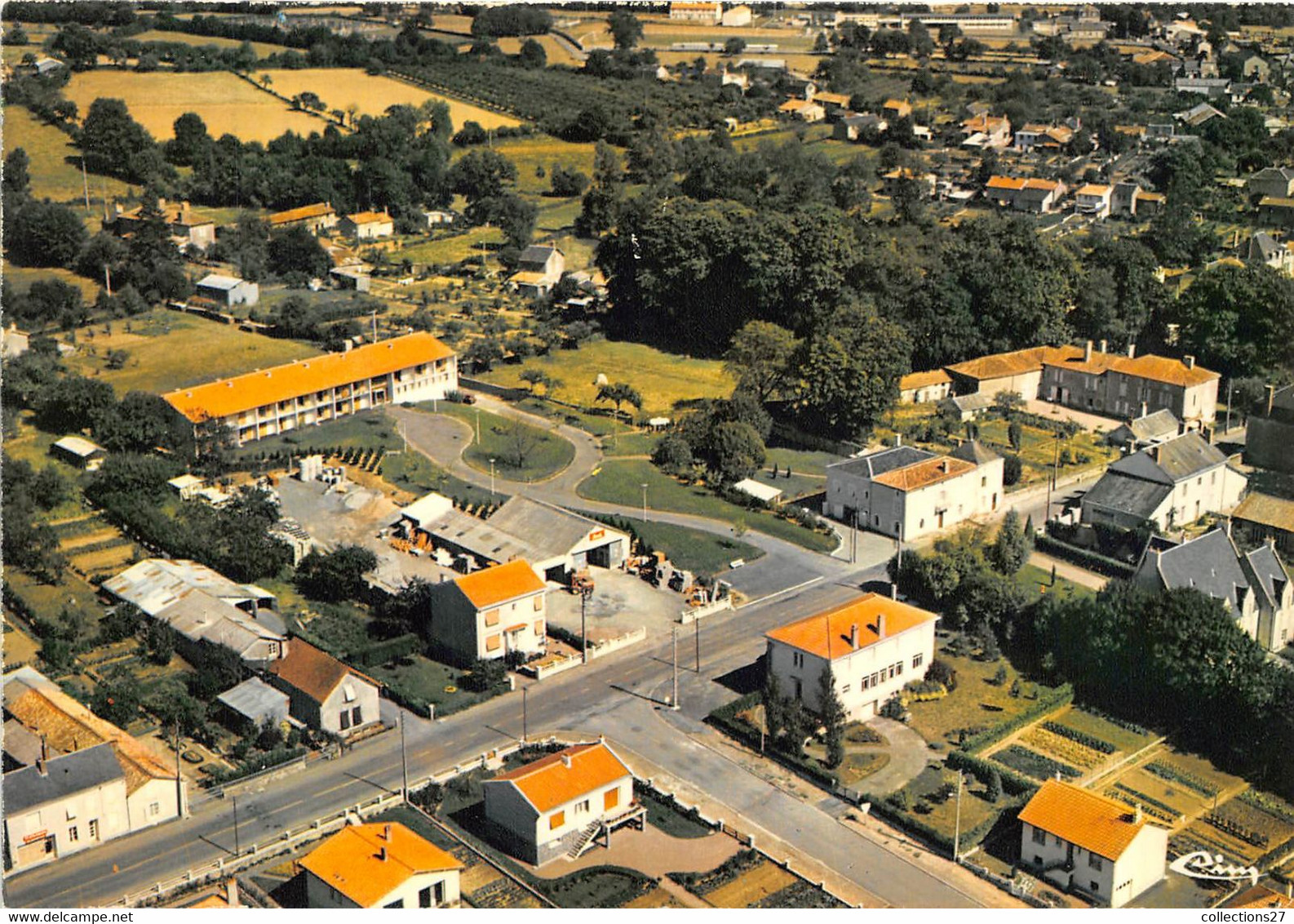 79-SECONDIGNY- VUE AERIENNE DE LA VILLE ET LA MAISON DE RETRAITE - Secondigny