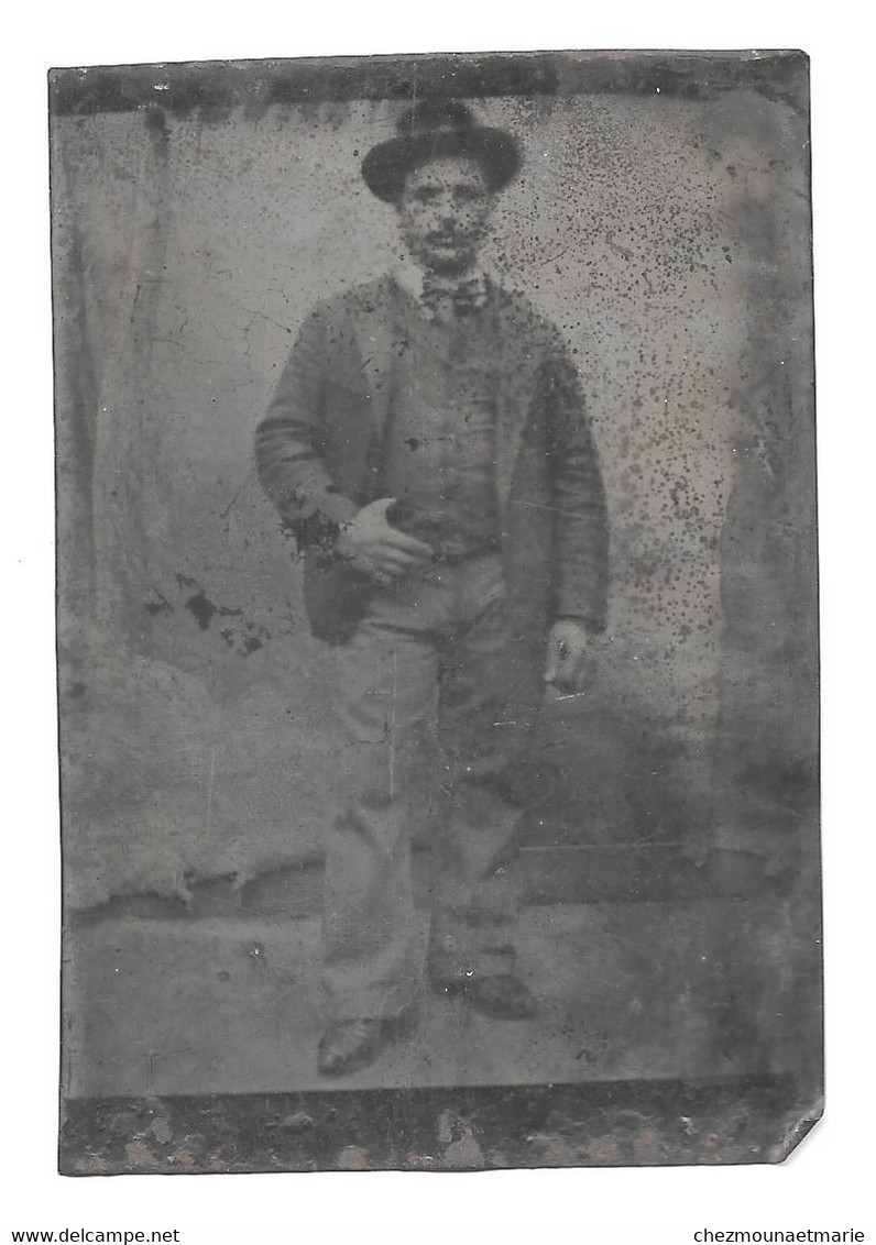 FERROTYPE - PHOTO D UN HOMME EN COSTUME 6*8.5 CM - Old (before 1900)