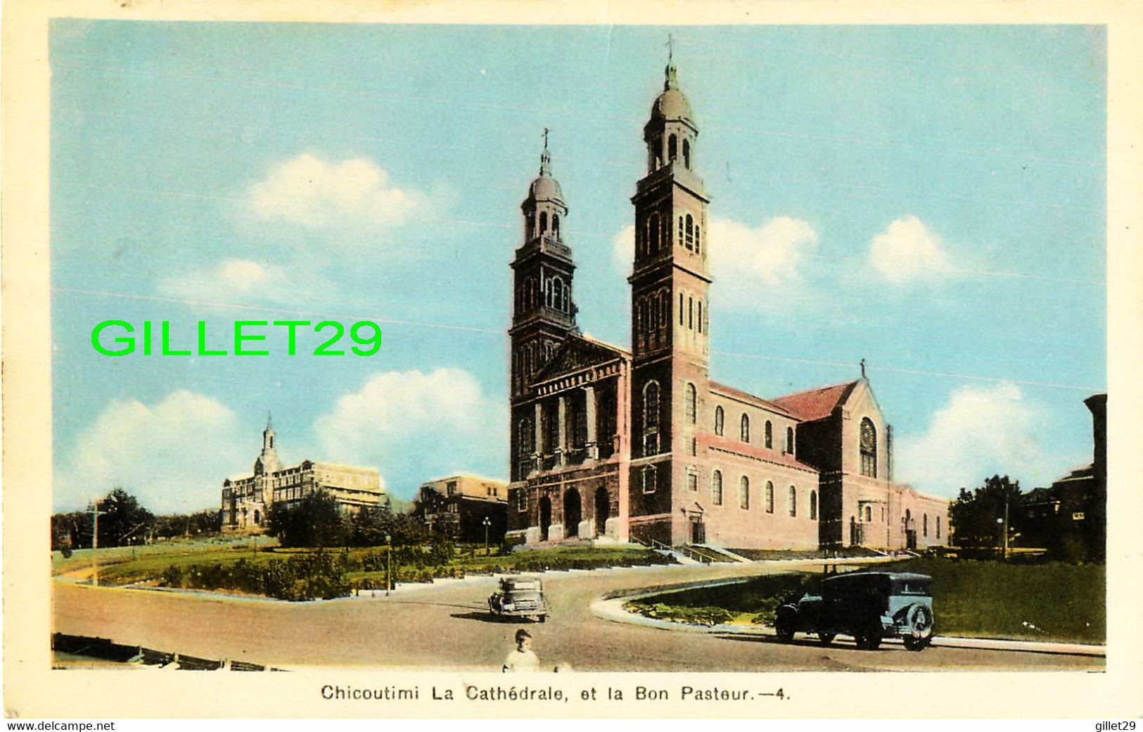 CHICOUTIMI, QUÉBEC - VUE DE LA CATHÉDRALE - ANIMÉE VOITURES - J. E. CHABOT, PHOTOGRAPHE - - Chicoutimi