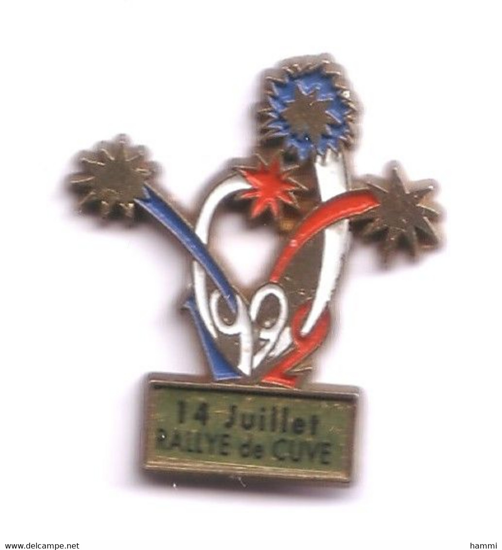 FF29 Pin's Village Cuve Haute Saône Rallye Auto Du 14 Juillet Feux Artifices Pyrotechnie Achat Immédiat - Rallye