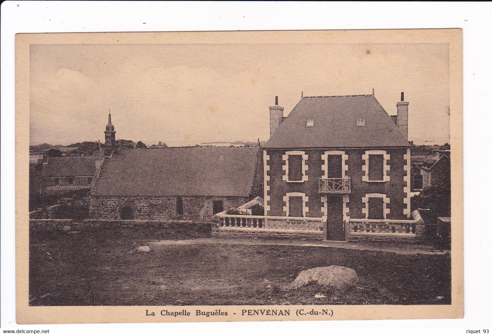 La Chapelle De Buguélès - PENVENAN (gros Plan Sur Une Maison à Côté) - Penvénan