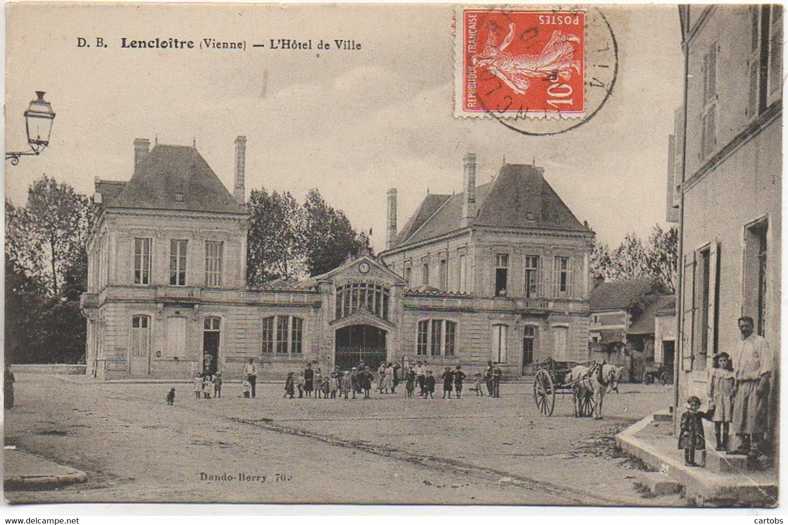 86 LENCLOITRE  L'Hôtel De Ville (animée) - Lencloitre