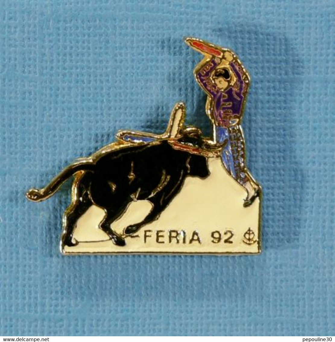 1 PIN'S //  ** PÉONES / BANDÉRILLÉROS / FÉRIA '92 ** . (Barillet) - Feria - Corrida