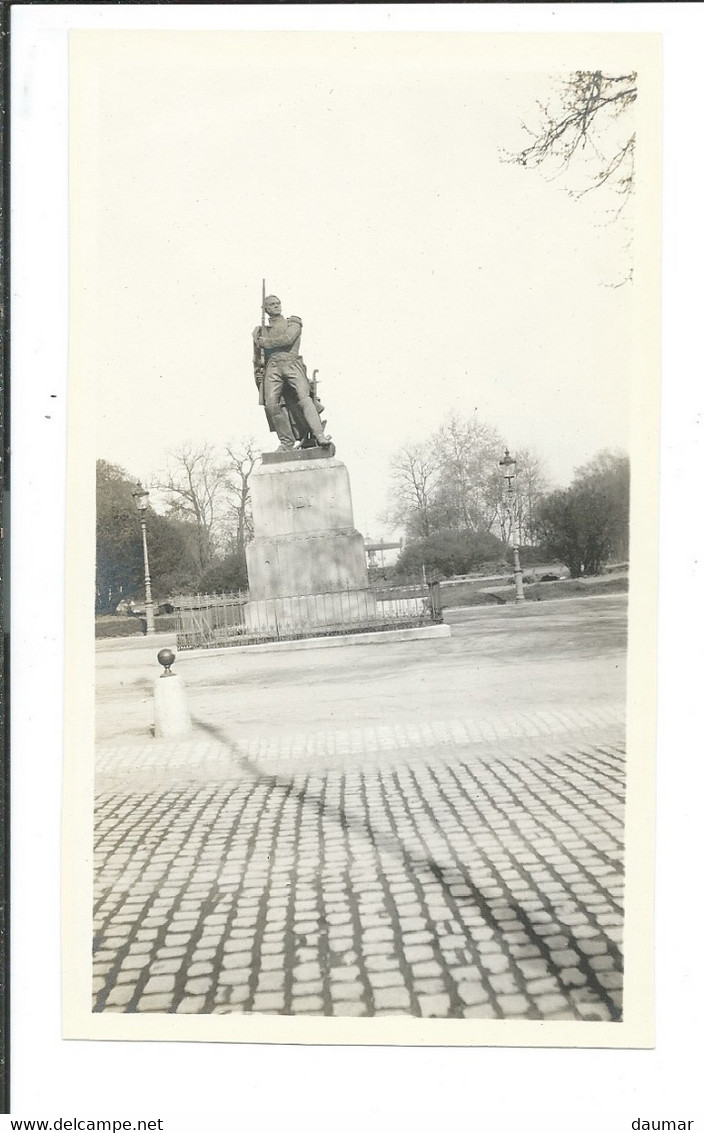 METZ En 1911 ,Scène Animée Devant Le Petit Portail De La Cathédrale ,et Statue De Ney, 2 Photos - Places