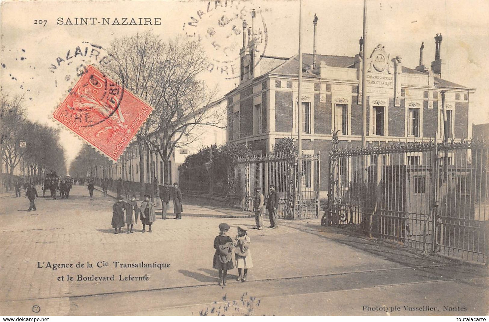 CPA 44 SAINT NAZAIRE L'AGENCE DE LA Cie TRANSATLANTIQUE ET LE BOULEVARD LEFERME - Saint Nazaire