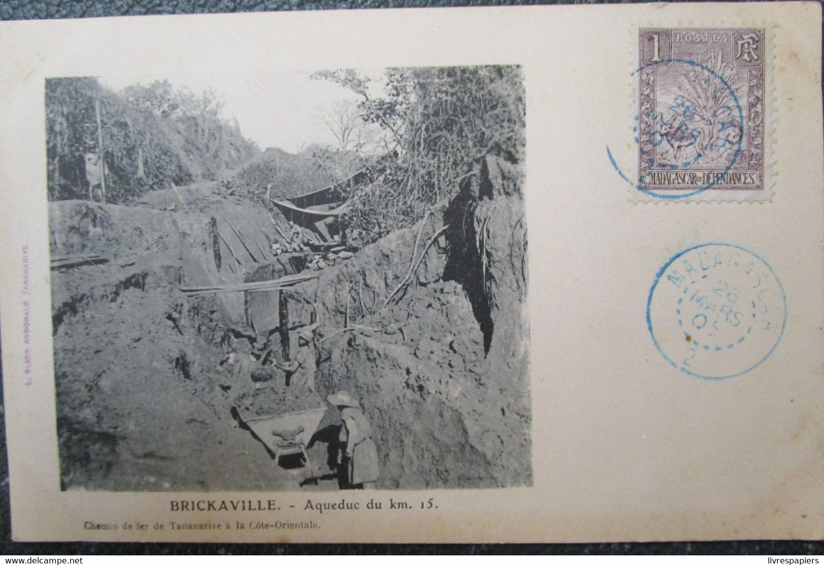 Madagascar Brickaville Aqueduc Km 15 Chemin Fer Travaux   Cpa Timbrée - Madagascar