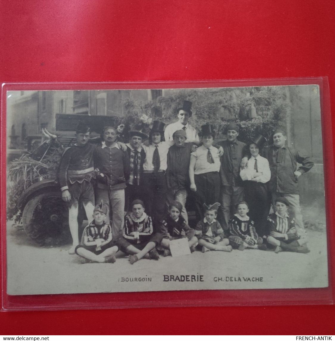 CARTE PHOTO BOURGOIN JALLIEU BRADERIE DEGUISEMENT - Bourgoin