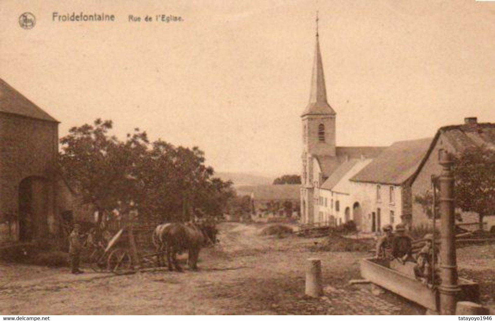 FROIDEFONTAINE   Rue De L'eglise Attelage Faucheuse Lavoir Circulé En 19???? - Beauraing