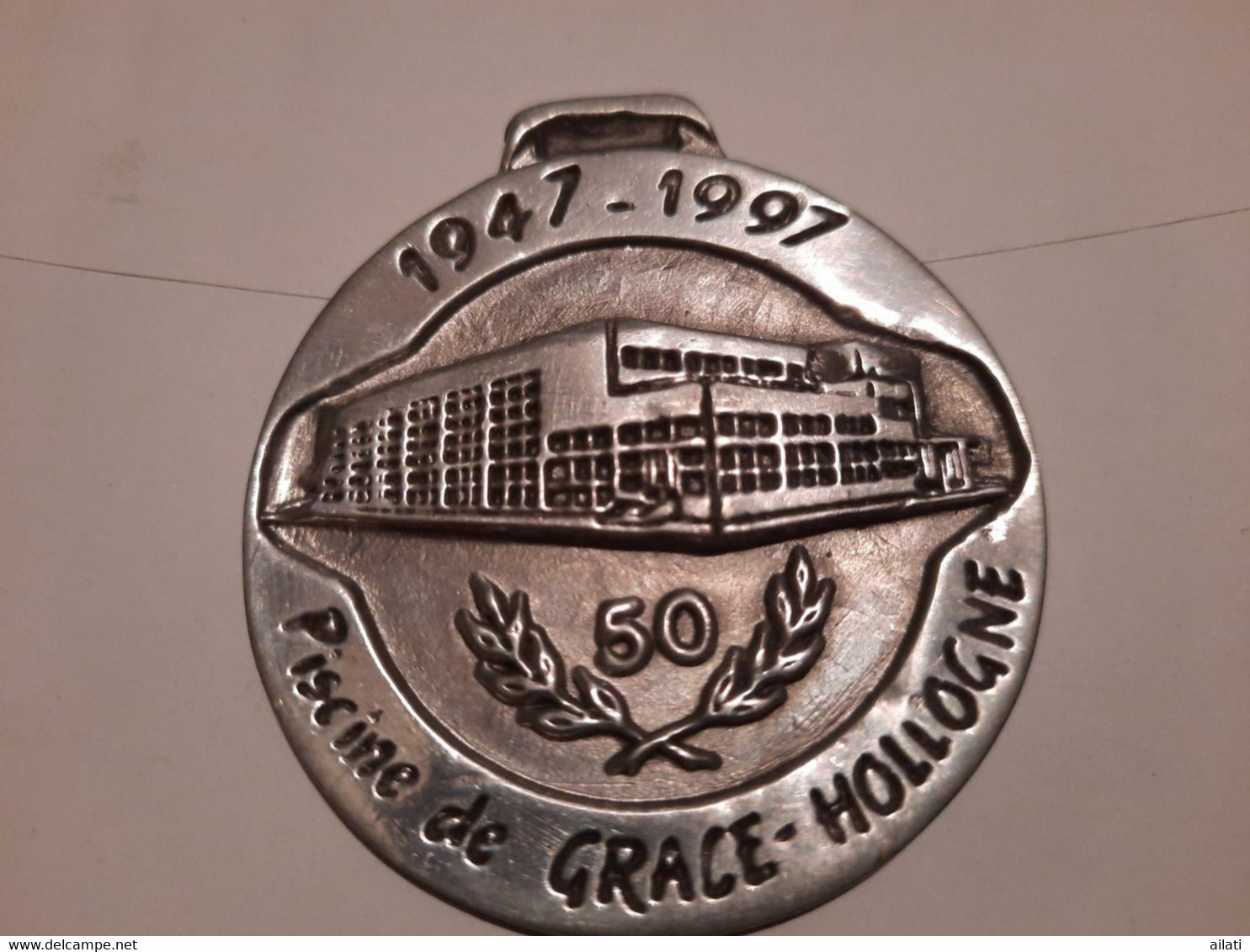 Une Médaille En étain De La Ville De Grace -Hollogne - Tokens Of Communes