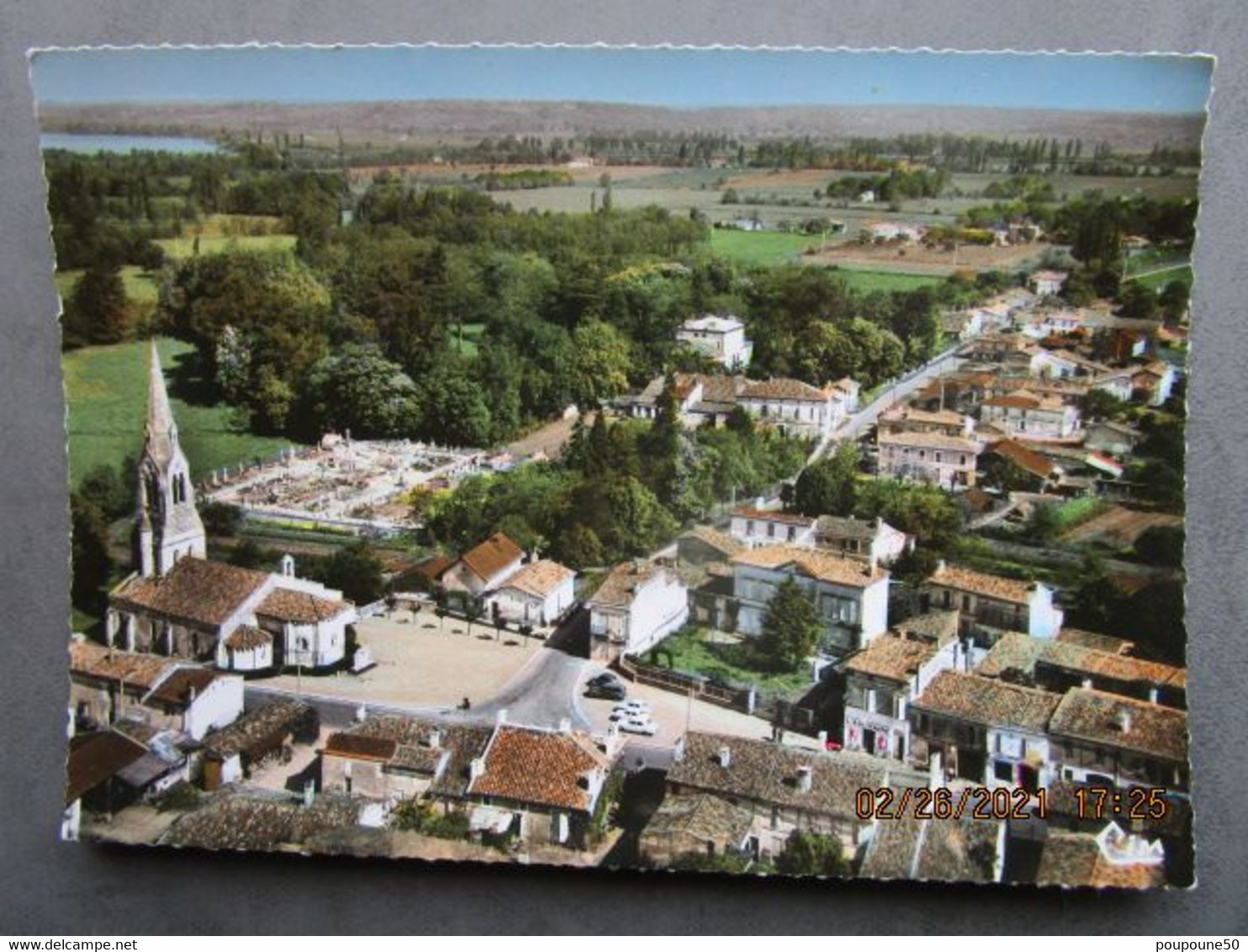 CP 33 Gironde  IZON  Prés Saint Loubes - Vue Générale Aérienne Sur Le Centre - Dans Le Fond ,la Dordogne 1970 - Other & Unclassified