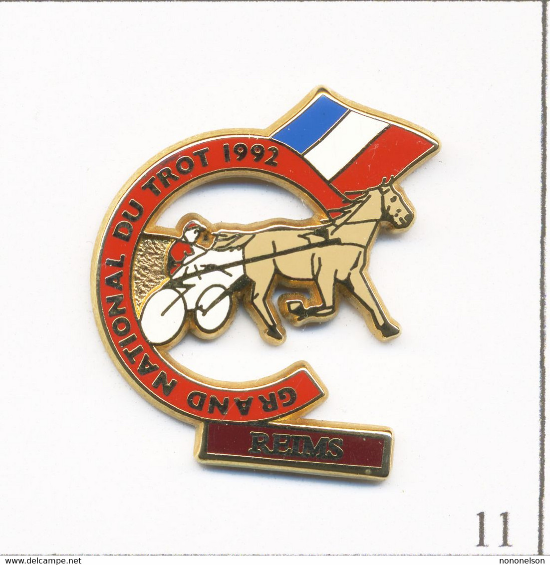 Pin's Jeux - PMU / Grand National Du Trot 1992 à Reims (51). Estampillé Starpin’s. Zamac. T787-11 - Jeux