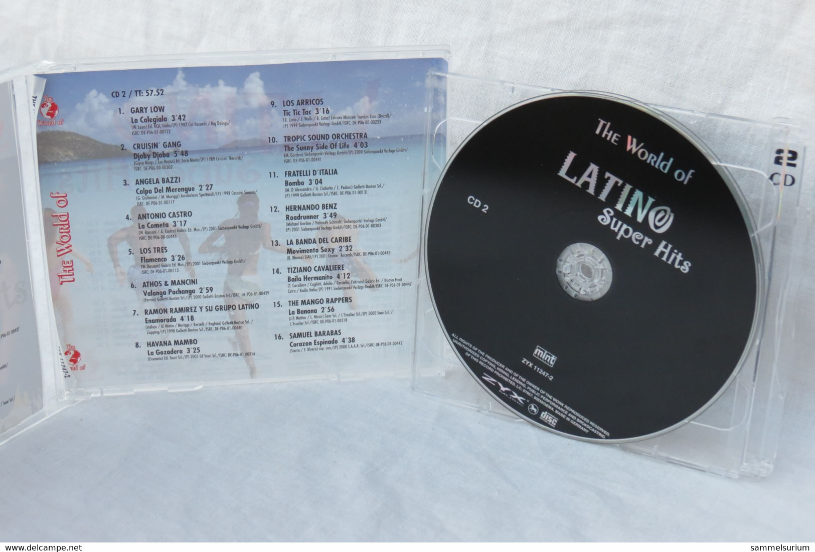 2 CDs "The World Of Latino Super Hits" - Compilations