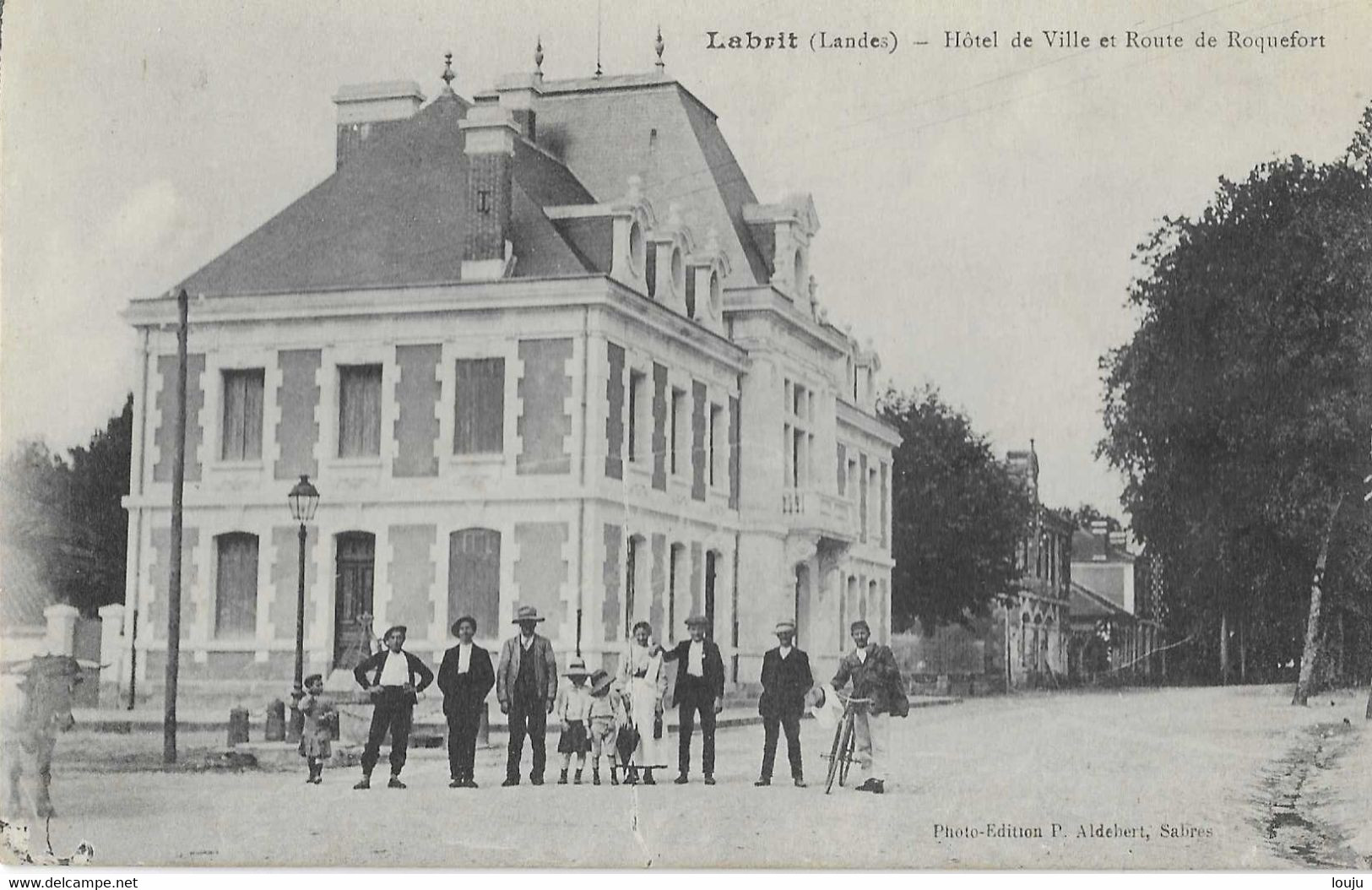 LABRIT (40 Landes) Hôtel De Ville Et Route De Roquefort.   CPA 1917 - Labrit