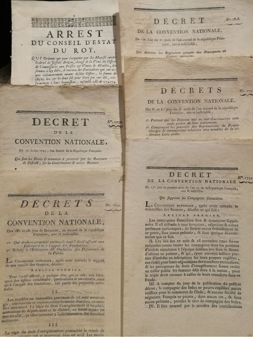 Lot De 100 Loi, Décret, Arrest,.....essentiellement Révolution, Qqs 1716 - Decreti & Leggi