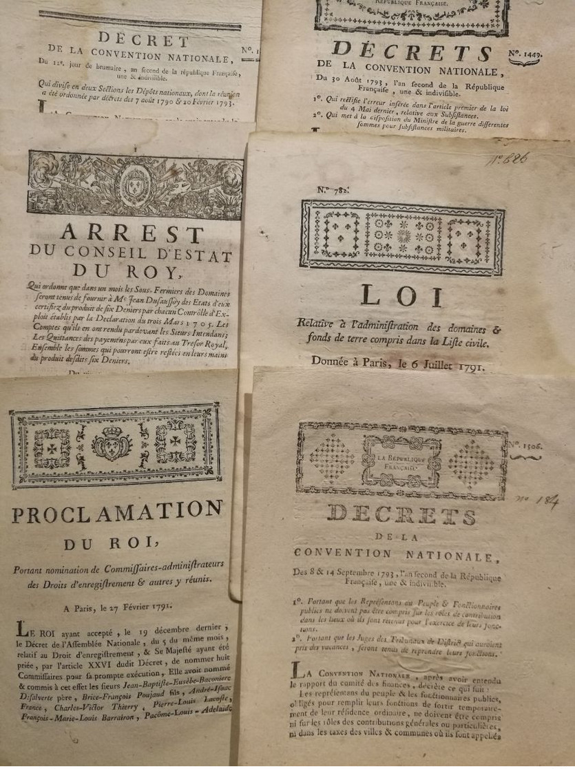 Lot de 100 loi, décret, arrest,.....essentiellement révolution, qqs 1716