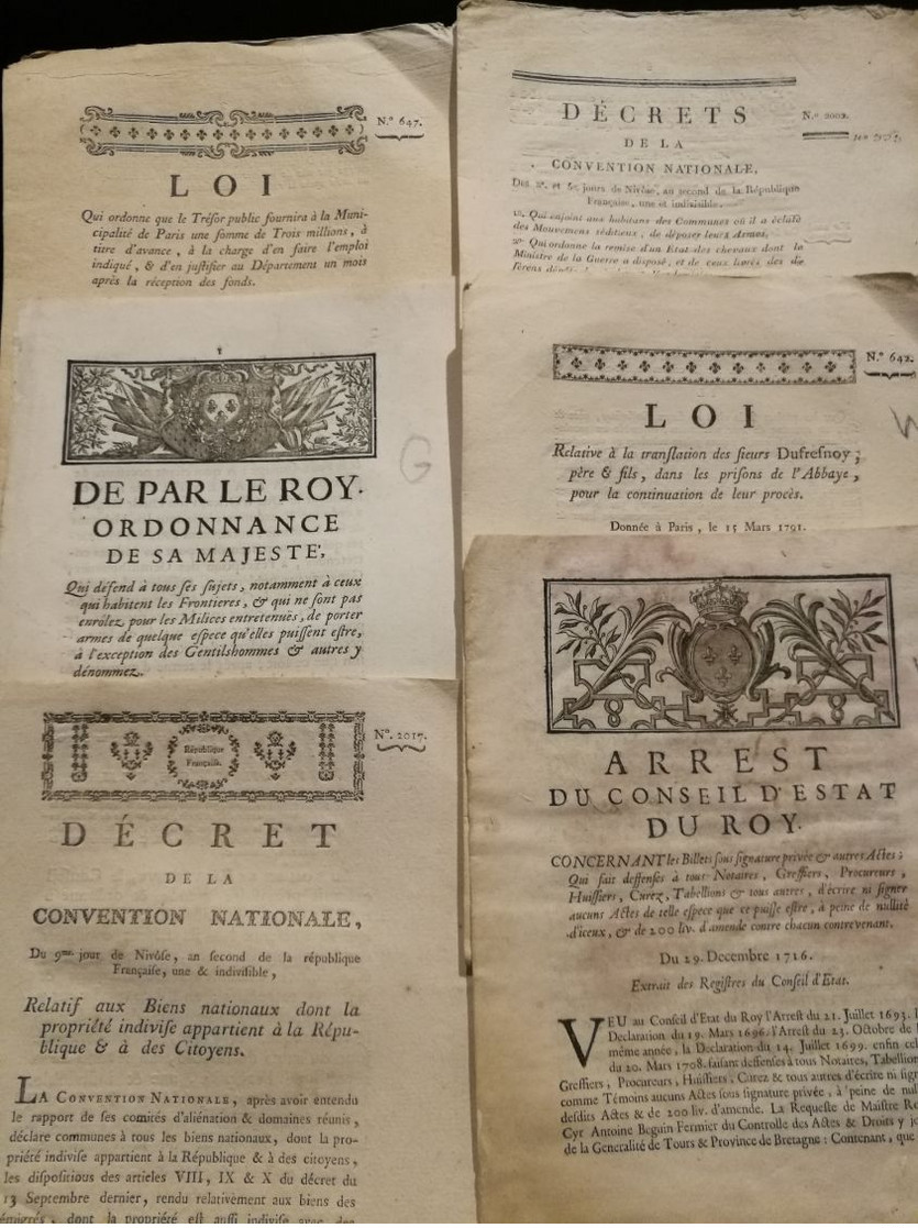 Lot de 100 loi, décret, arrest,.....essentiellement révolution, qqs 1716