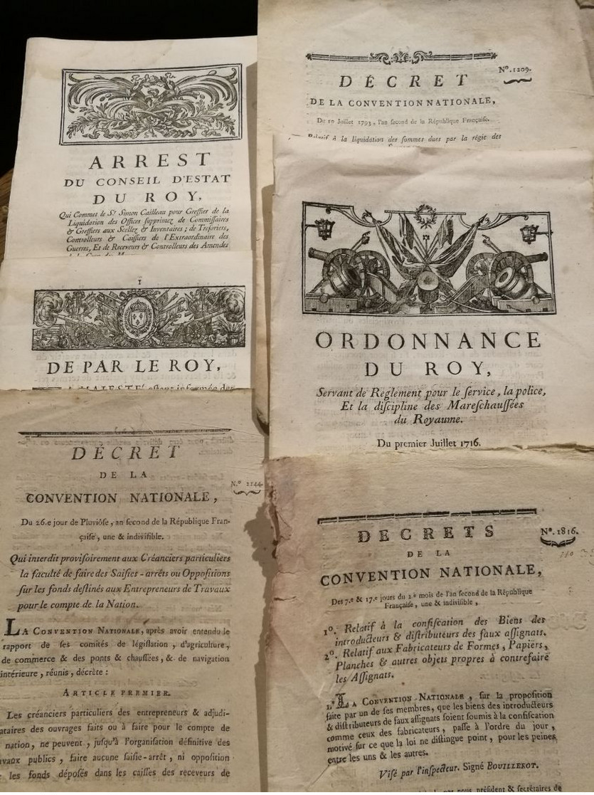 Lot de 100 loi, décret, arrest,.....essentiellement révolution, qqs 1716