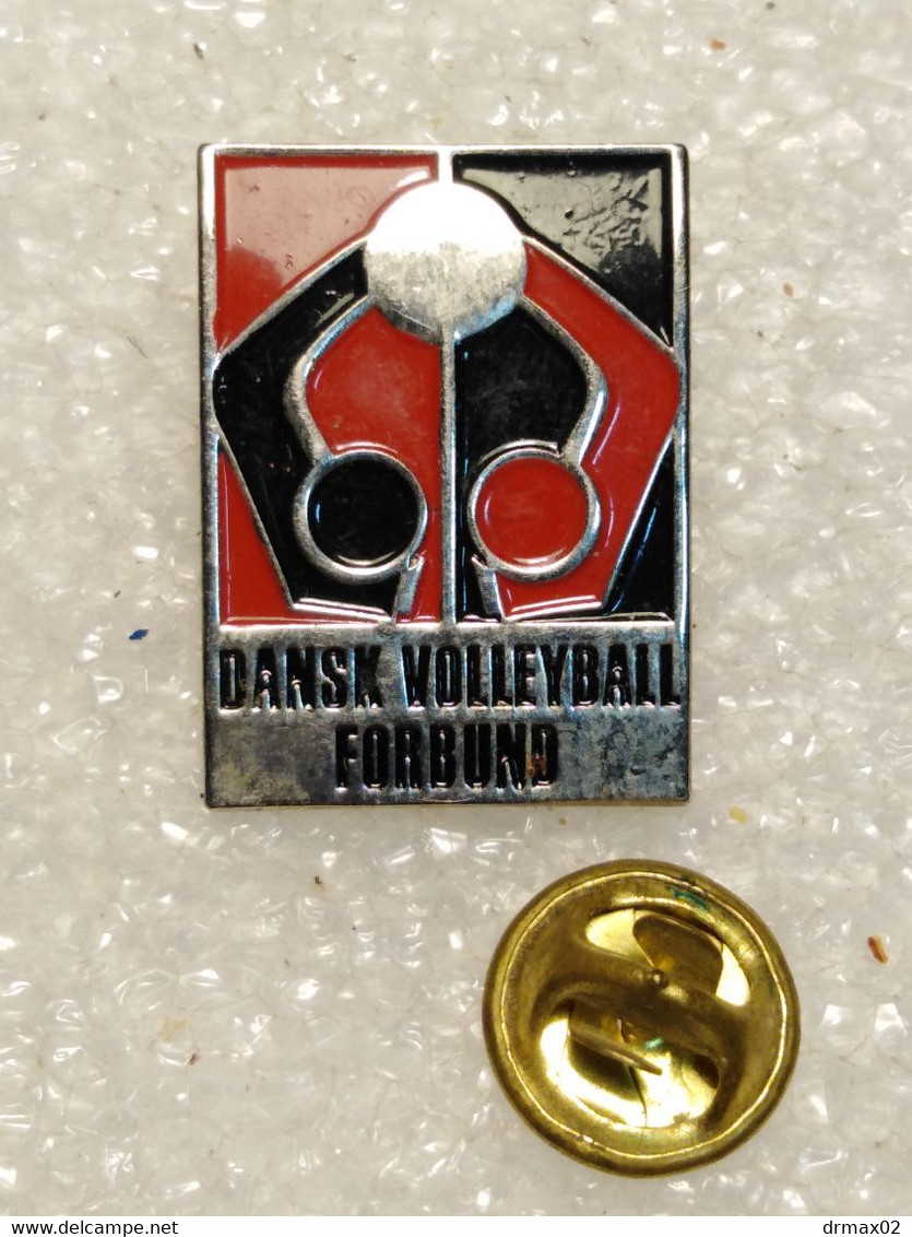 DANSK VOLLEYBALL FEDERATION - ASSOCIATION DANEMARK / Voleibol Pin - Badge - Volleyball