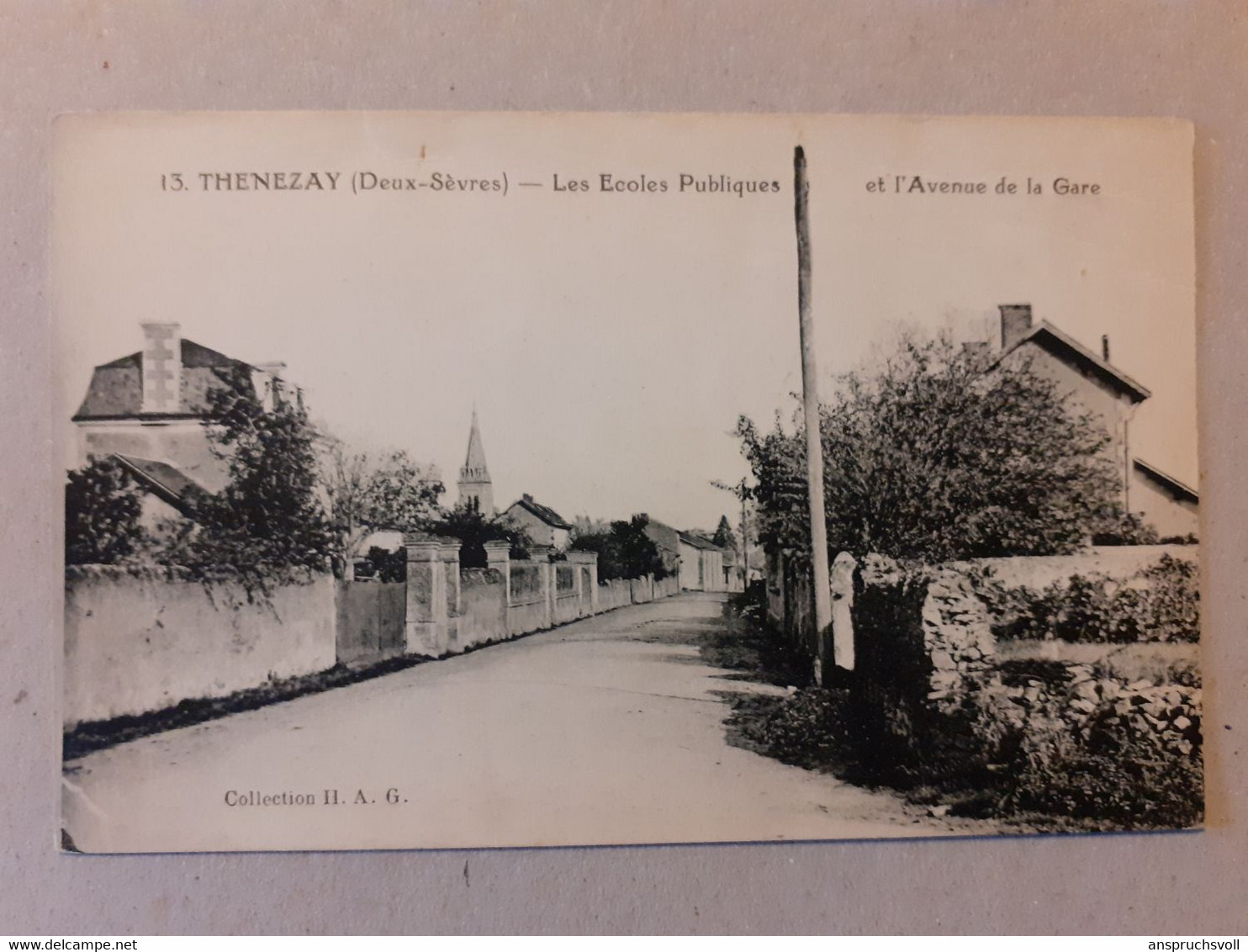 CPA - 79 - THENEZAY - Les Ecoles Publiques Et L'avenue De La Gare - Thenezay