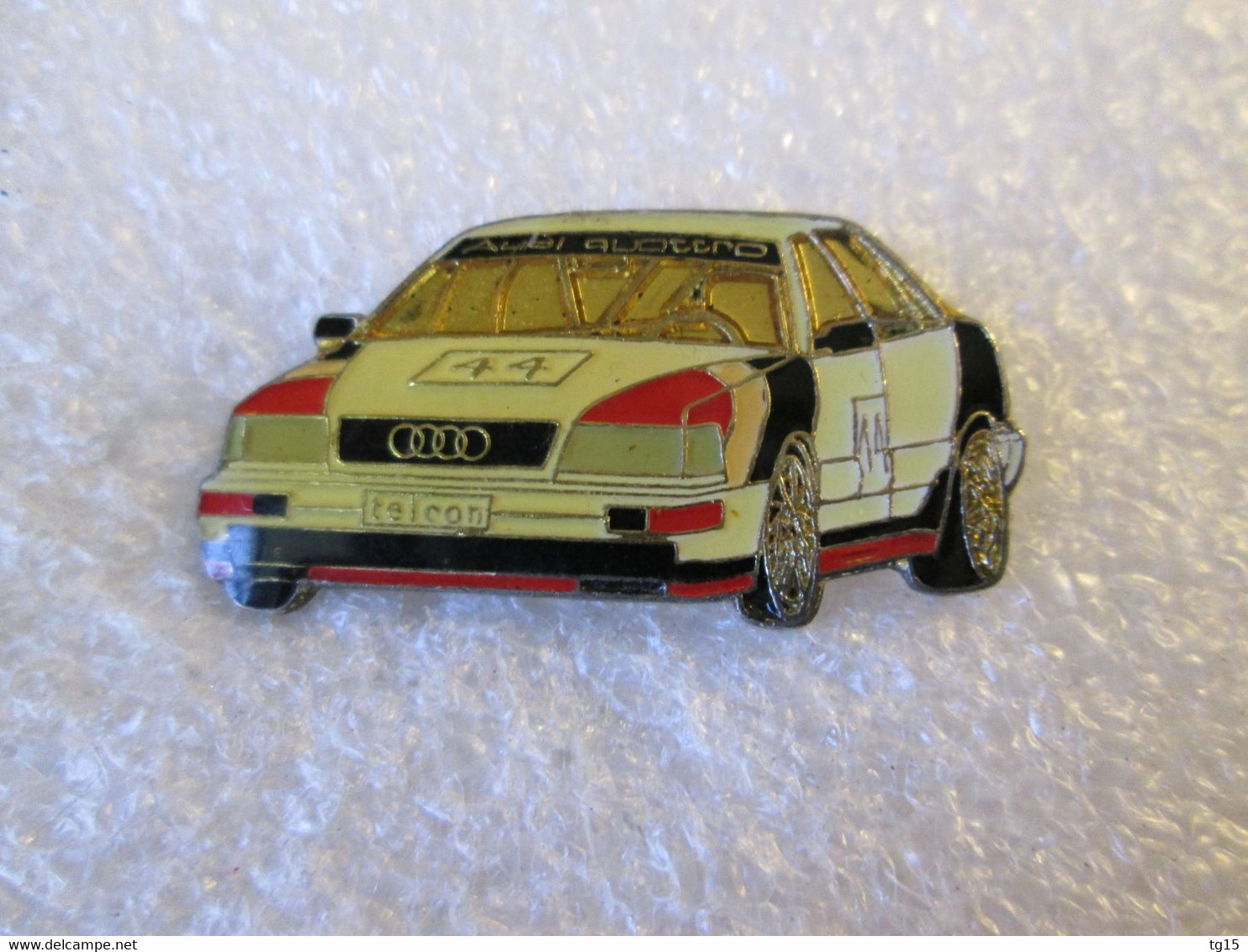 PIN'S   AUDI   QUATTRO  V 8  DTM - Audi