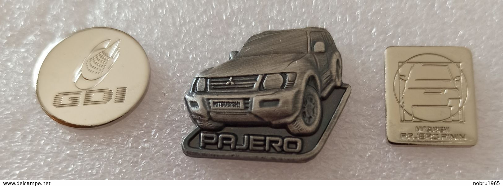 3 Pin's Automobile Mitsubishi . Pajero - Mitsubishi