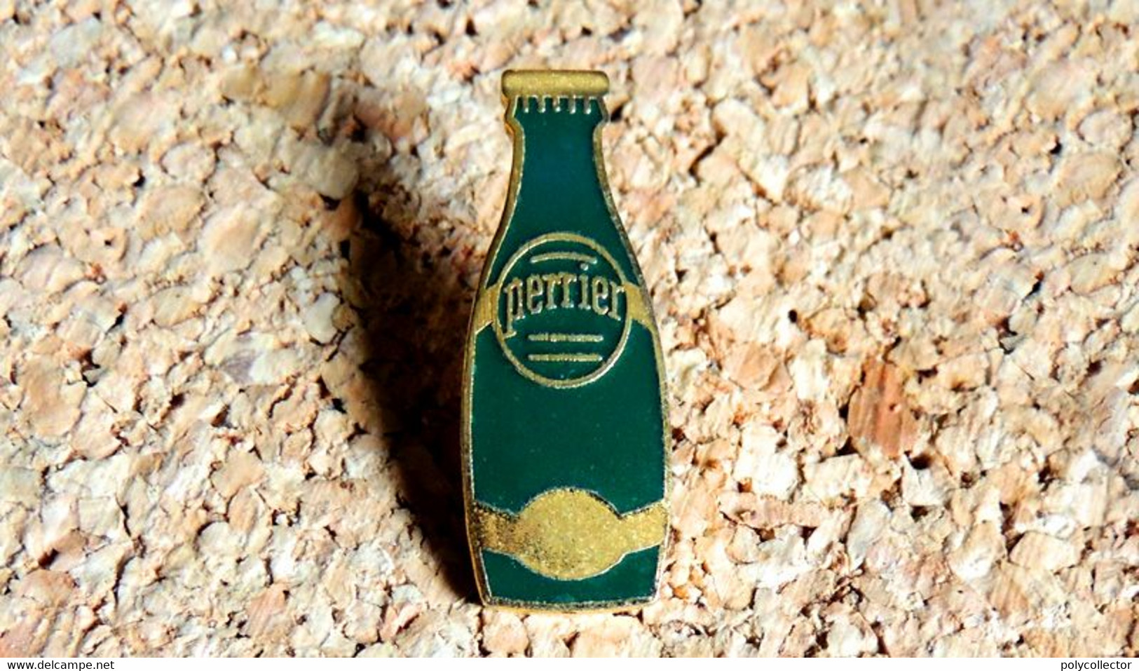 Pin's SODA EAU MINERALE - PERRIER Le Quart Classique - EMAIL - Fabricant Inconnu - Getränke