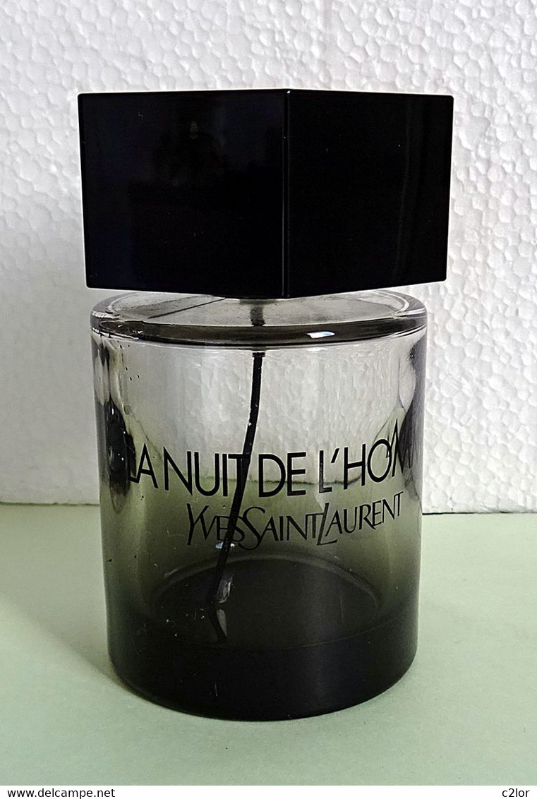 Flacon Vaporisateur " LA NUIT DE L'HOMME " D'YVES ST LAURENT EDT 100 Ml VIDE/EMPTY Pour Collection Ou Décoration - Flacons (vides)