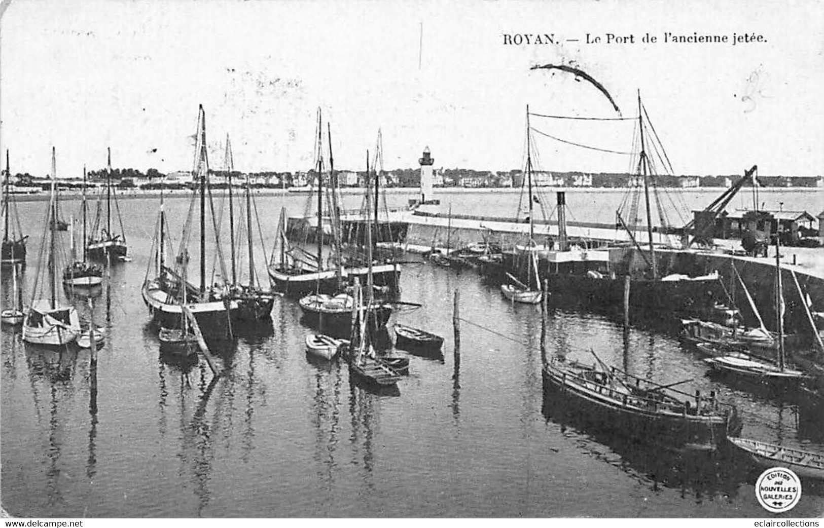 Royan        17          Le Port Et L'ancienne Jetée. Phare          (voir Scan) - Royan