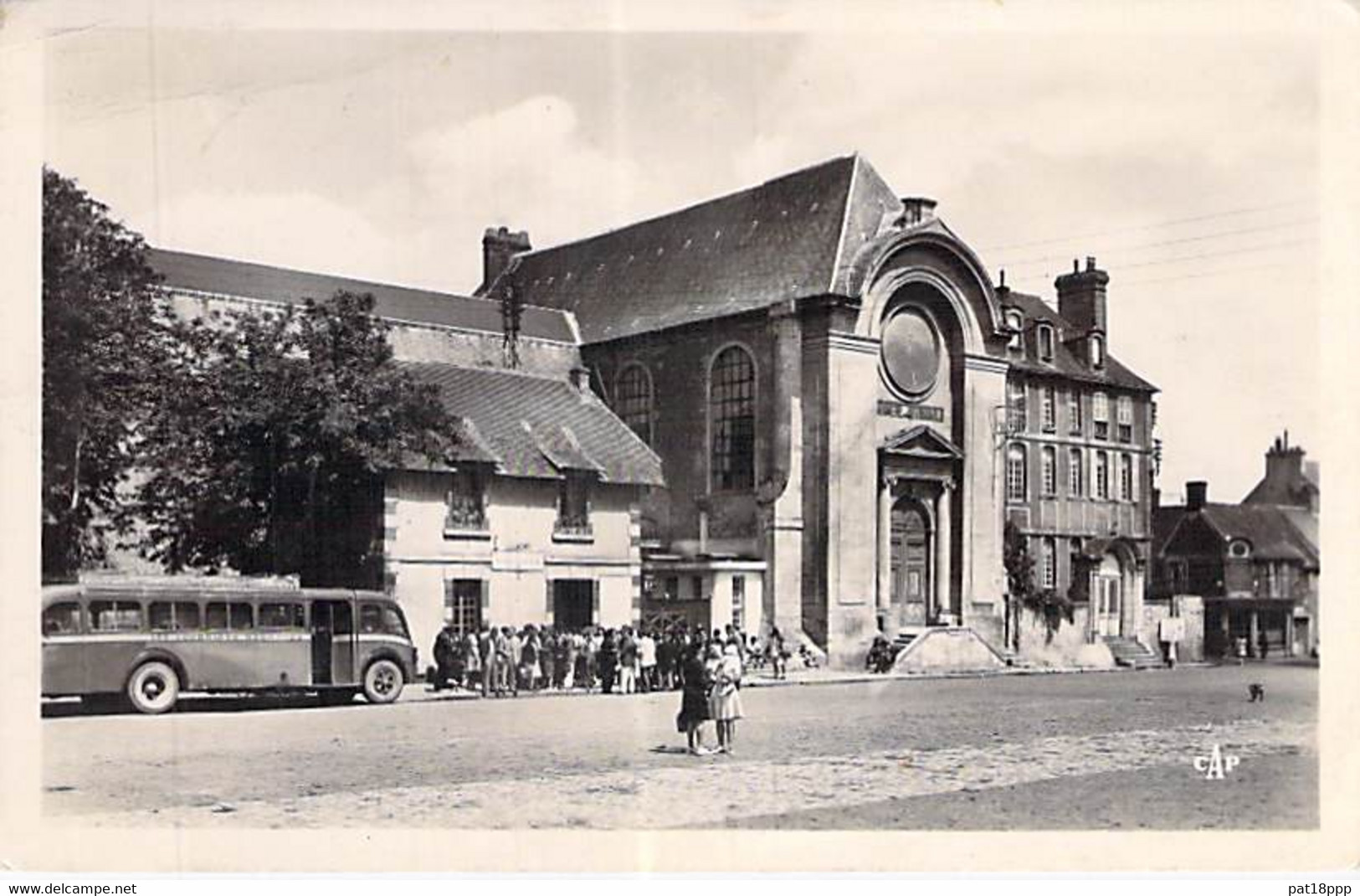 14 - BAYEUX Chambre Artisanale - Gare Des Courriers Normands ( Bus Autocar ) CPSM Photo N/B PF 1940 - Calvados - Bayeux