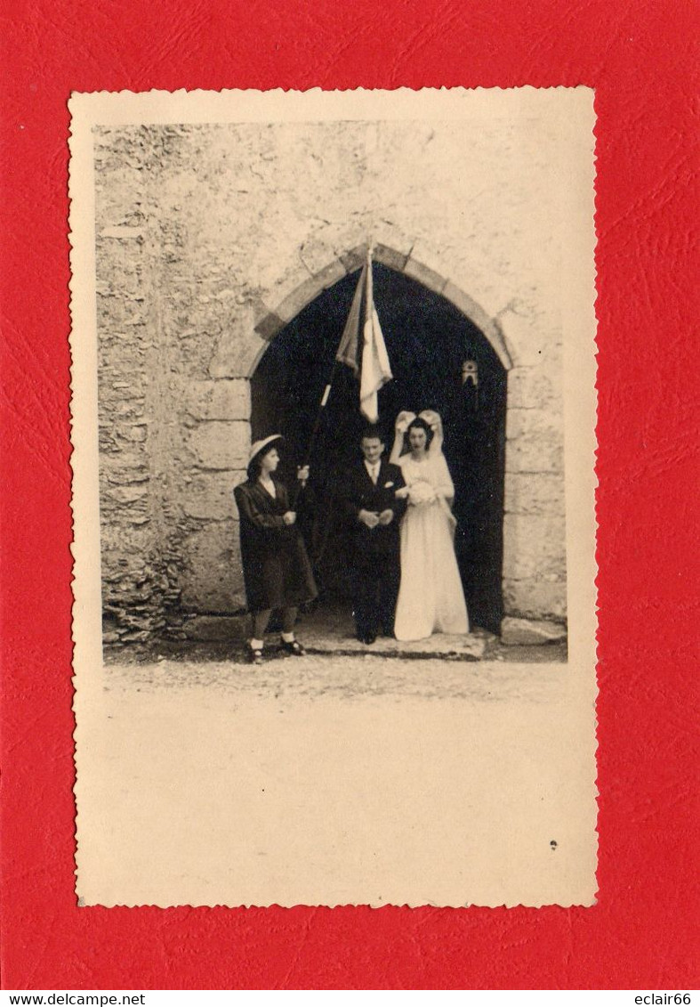 PHOTO MARIAGE MARIES A LA SORTIE DE L'EGLISE Année 1948 A IDENTIFIER PHOTO ECRITE SUR LA PARTIE VERSO VOIR - Noces