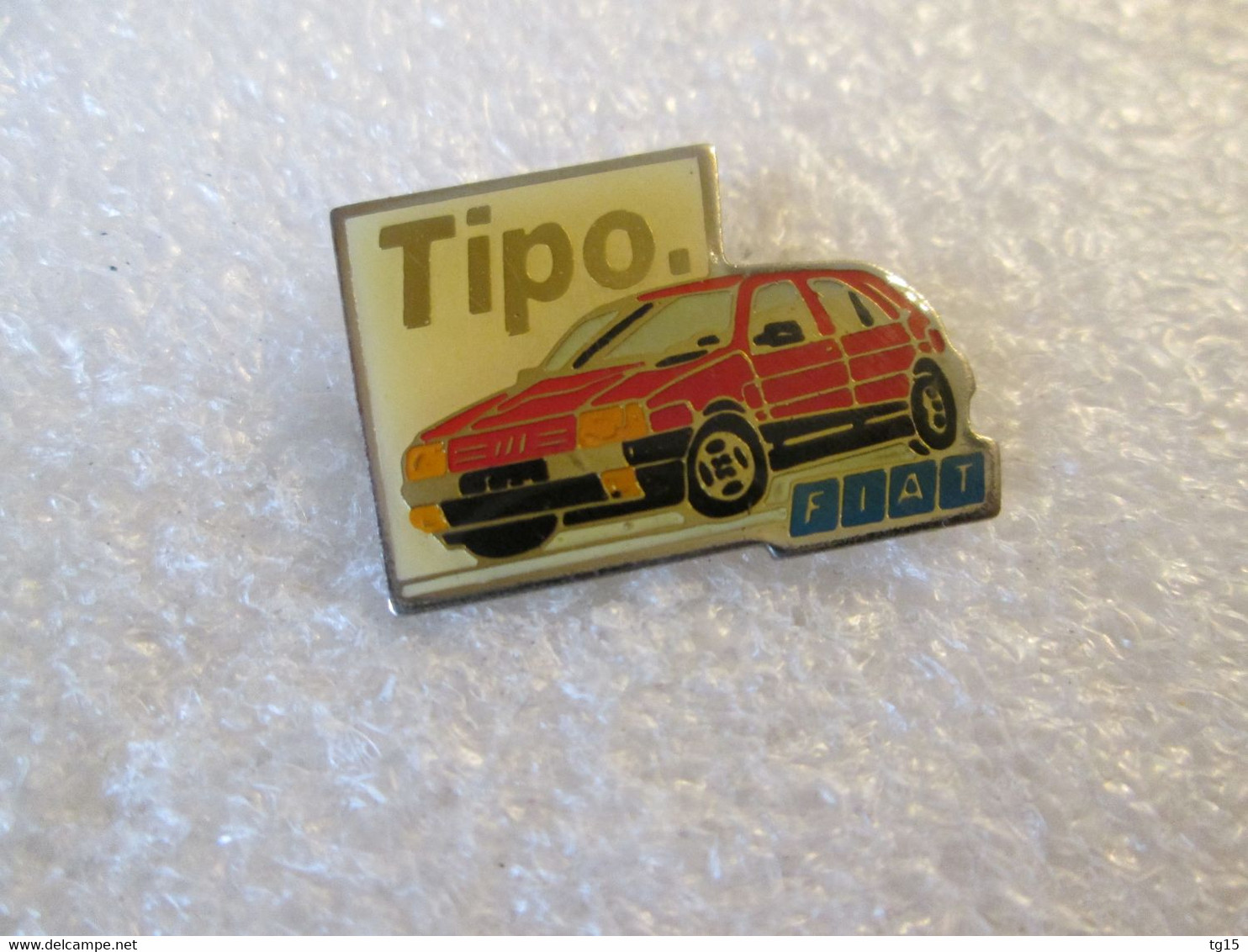 PIN'S      FIAT   TIPO - Fiat