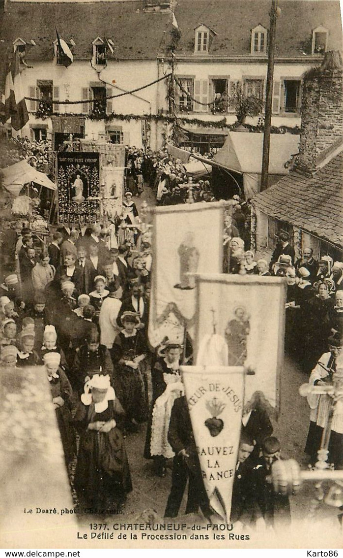 Châteauneuf Du Faou * Le Défilé De La Procession Dans Les Rue * Fête Religieuse - Châteauneuf-du-Faou