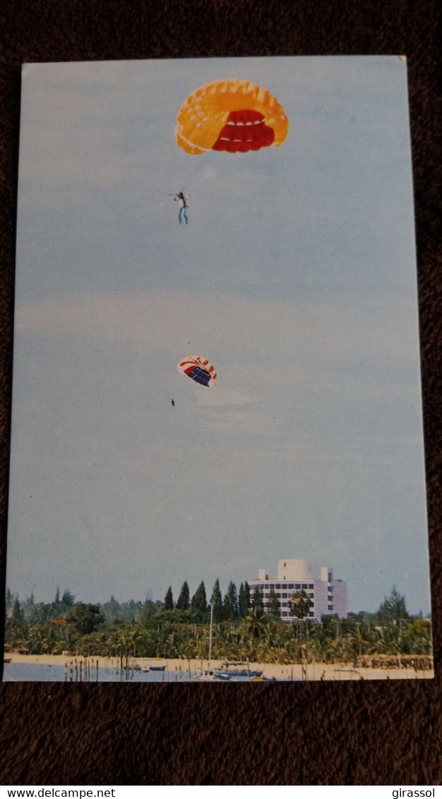 CPM PARACHUTE PARACHUTISME DRAGGING BY FAST MOTOR BOATS AND FLOATING  IN THE AIR A SPORT PHATAYA SEA BEACH THAILAND - Paracaidismo