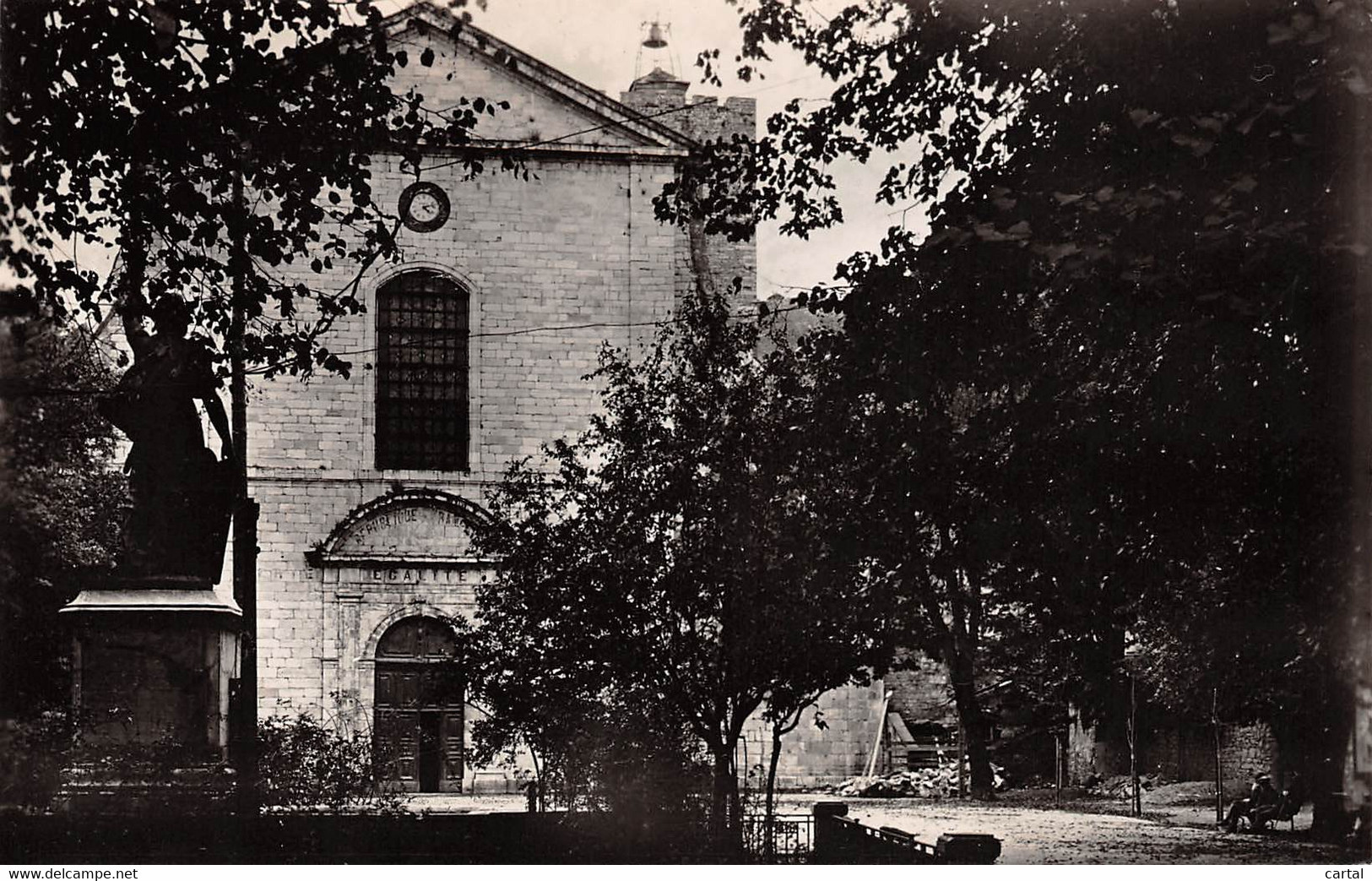 34 - SAINT-PONS - Place De L'Eglise - Saint-Pons-de-Mauchiens