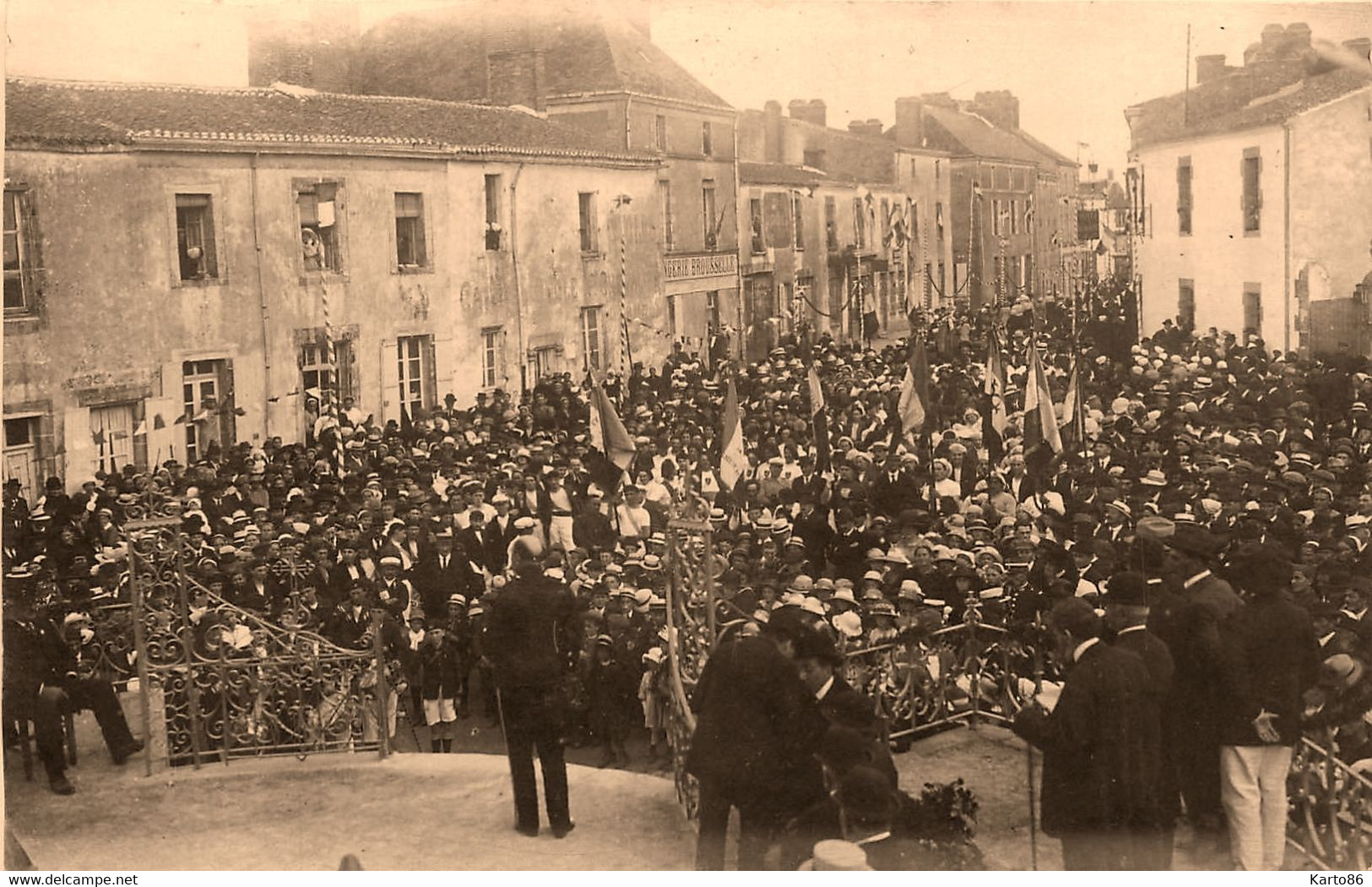 Legé * Carte Photo * Fête Inauguration ? * Commerce Magasin Boulangerie BROUSSELLE - Legé