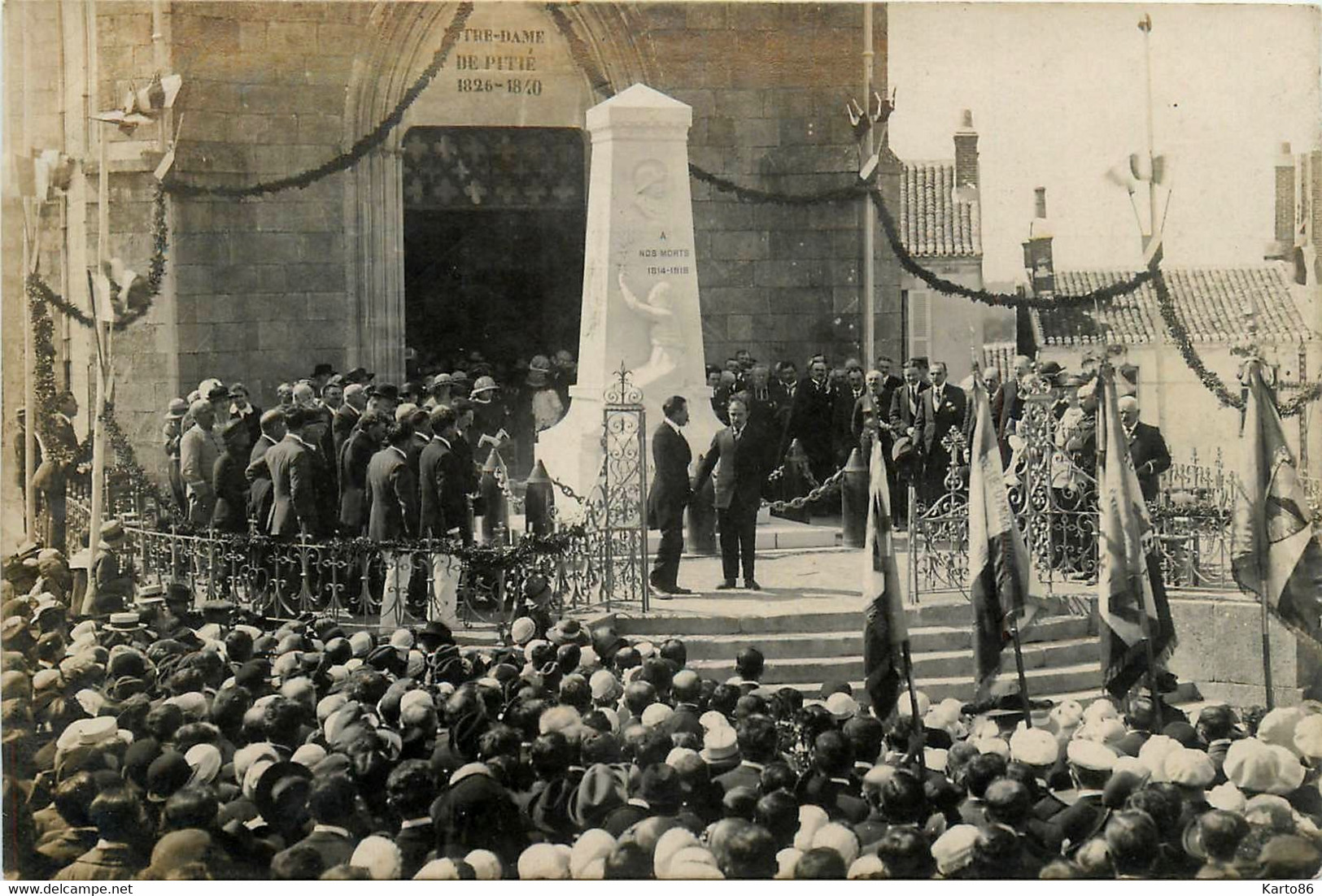 Legé * Carte Photo * Fête Inauguration ? * église Notre Dame De Pitié Et Monument Aux Morts - Legé