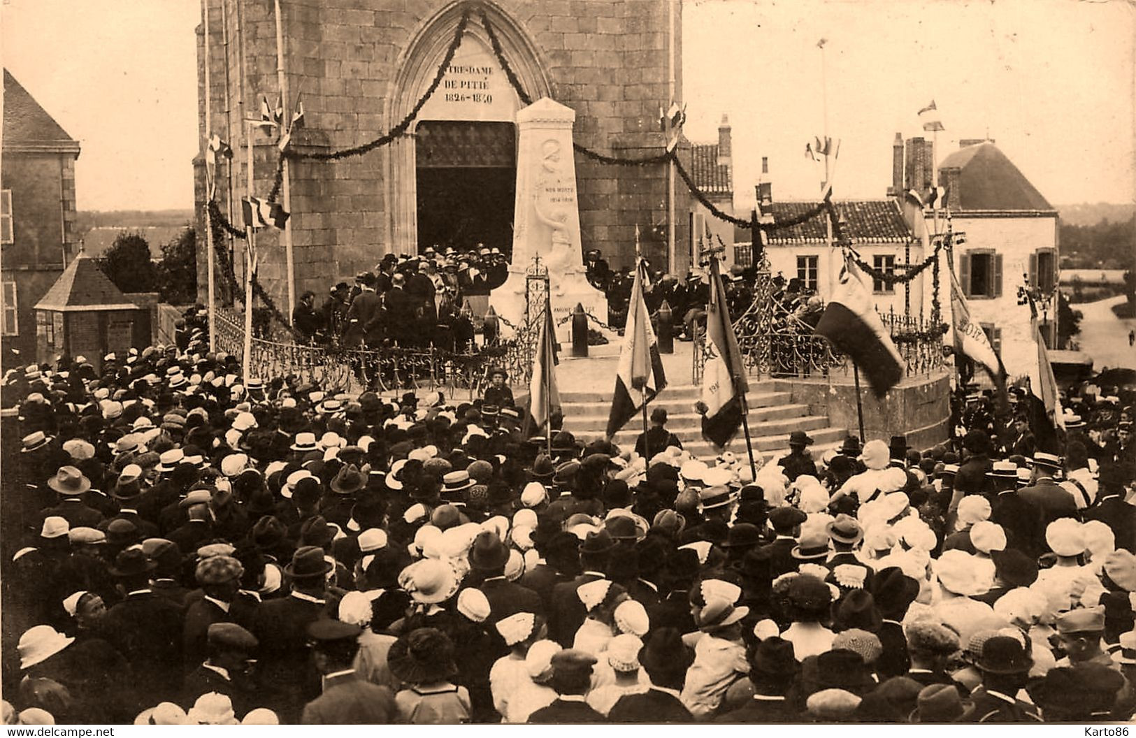 Legé * Carte Photo * Fête Inauguration ? * église Notre Dame De Pitié Et Monument Aux Morts - Legé