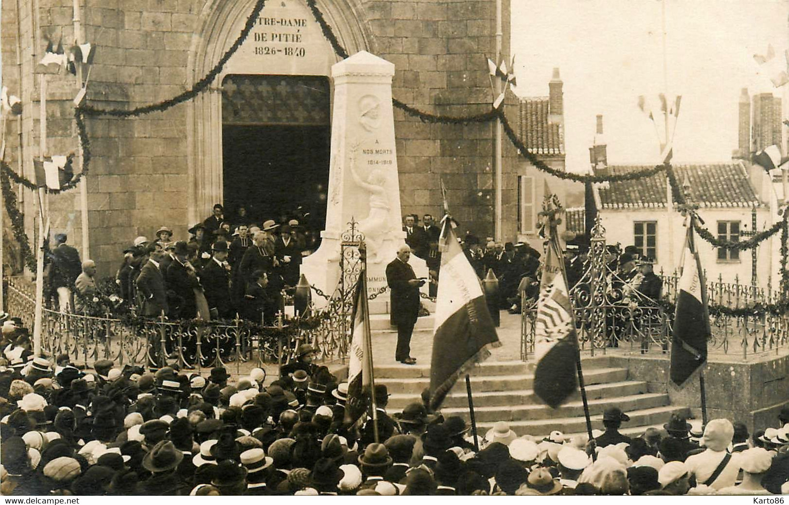 Legé * Carte Photo * Fête Inauguration ? * église Notre Dame De Pitié Et Monument Aux Morts - Legé