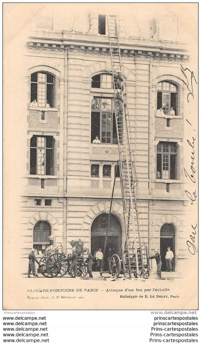 CPA 75 Sapeurs Pompiers De Paris Attaque D'un Feu Par L'échelle - Brandweer