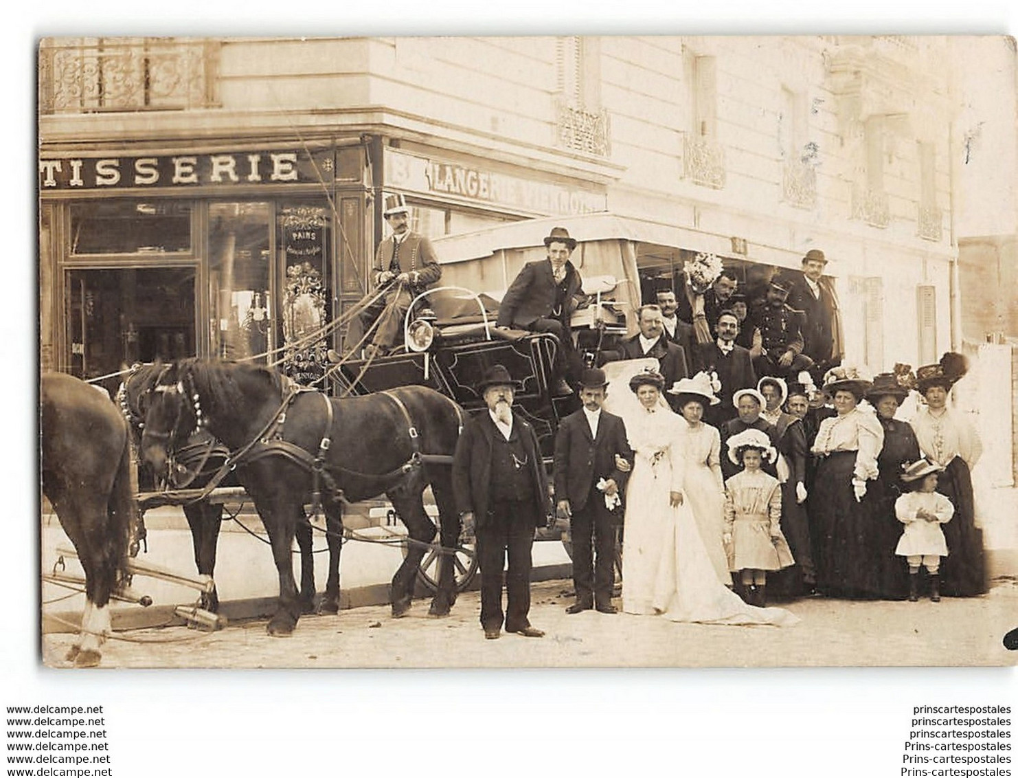 CPA 75 Carte Photo Mariage Dans Une Rue Avec Attelage Hippomobile - Transporte Público