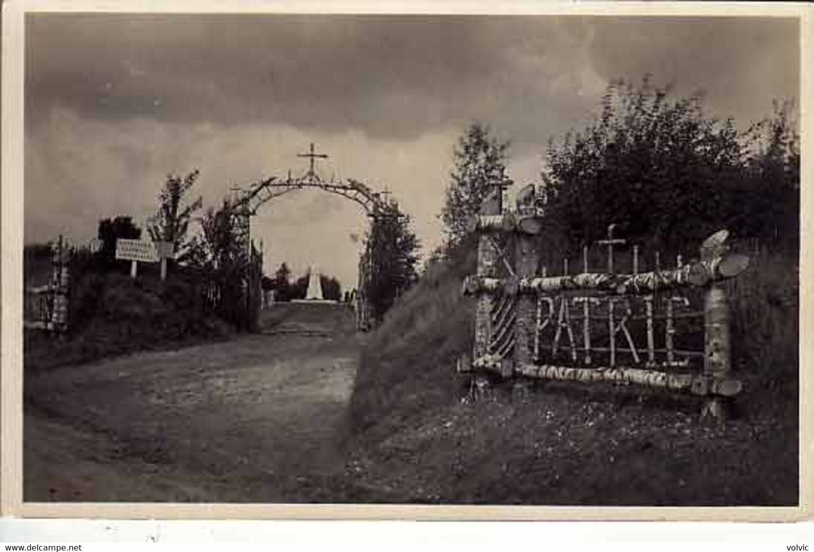 80 - MOISLAINS - Cimetière National - Photo Souillard - Moislains