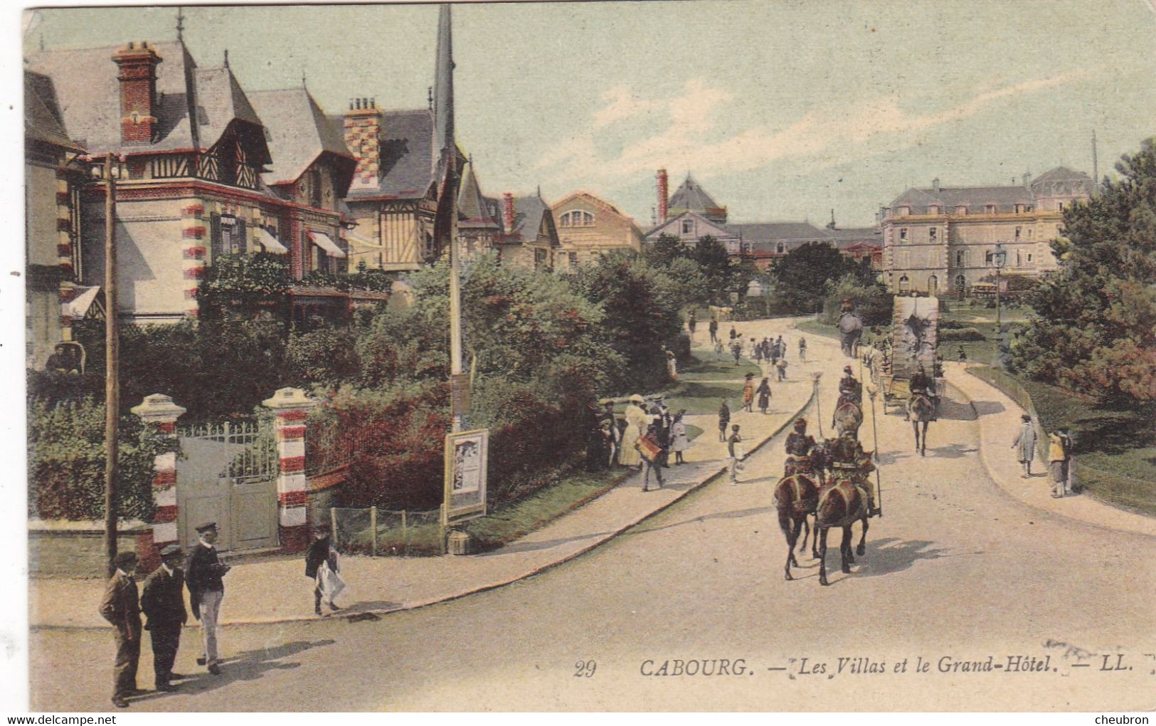 14. CABOURG . CPA COLORISEE. LES VILLAS ET LE GRAND HOTEL. ANIMATION. ANNEE 1905 + TEXTE - Cabourg