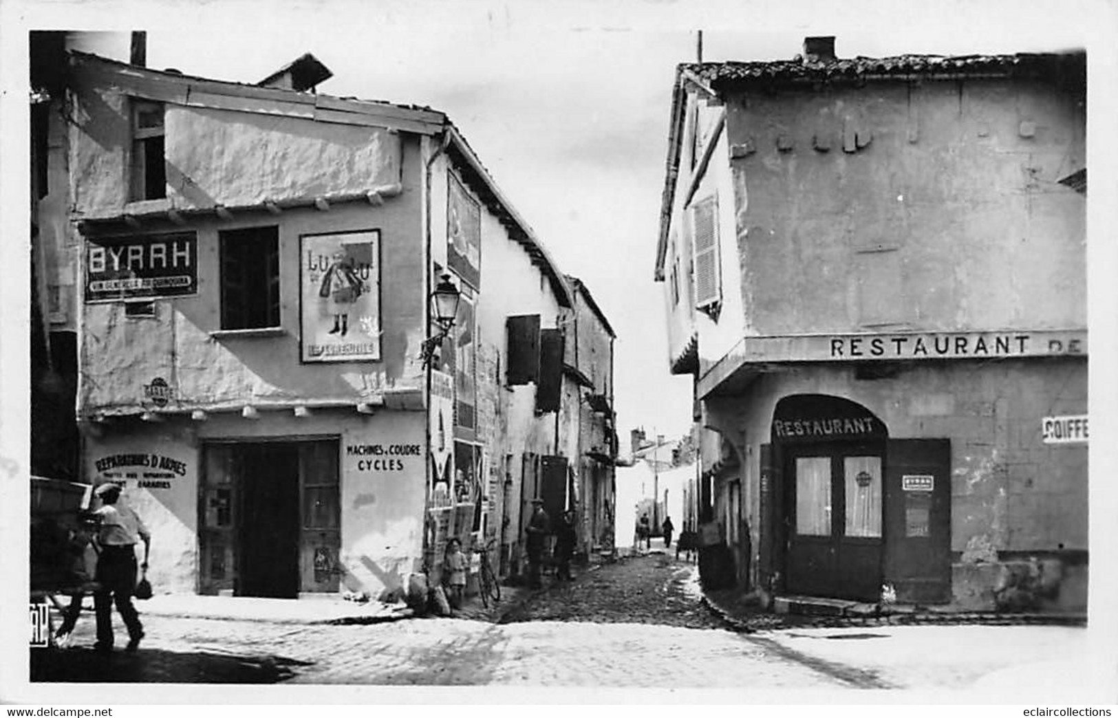 Saint Jean D'Angély           17    Vieilles Maisons Du Moyen Age  Enseigne De Restaurant Et Publicité LU    (voir Scan) - Saint-Jean-d'Angely