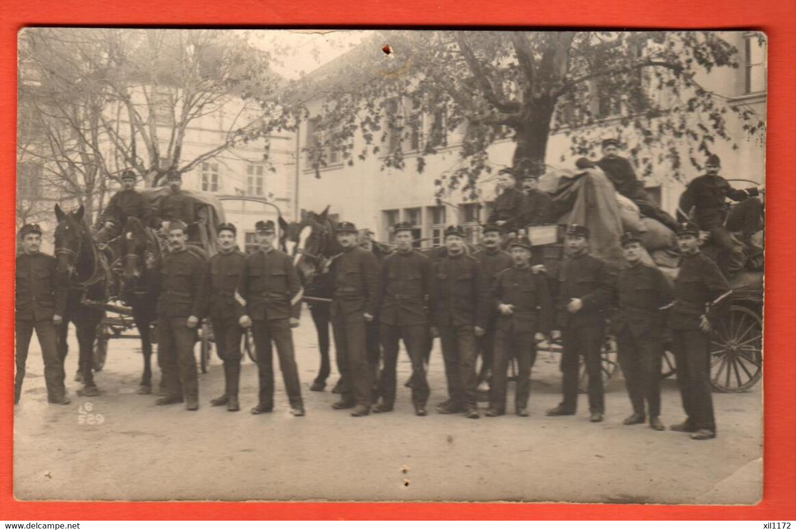 ZLB-26 Carte-Photo De Groupe De Militaires Du Train, Caserne De Colombier ?.  Non Circulé - Colombier