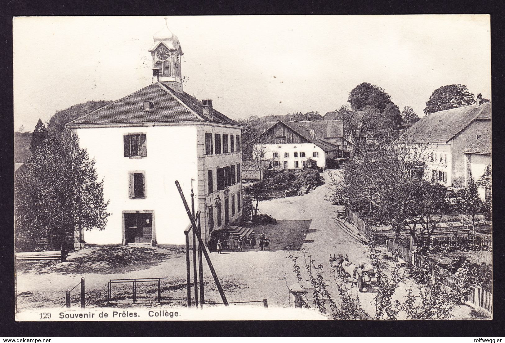 1917 Per Bahnpost Gelaufene AK, Souvenir De Prêles. Collège. Rückseitig Kleiner Fleck. - Prêles