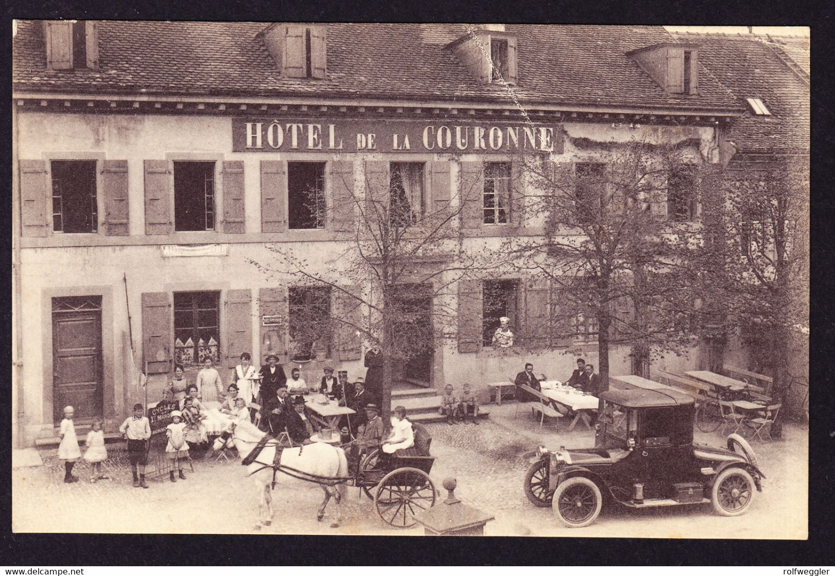 Um 1915 Ungelaufene AK, Hôtel De La Couronne In Jussy. Mit Kutsche Und Auto. - Jussy