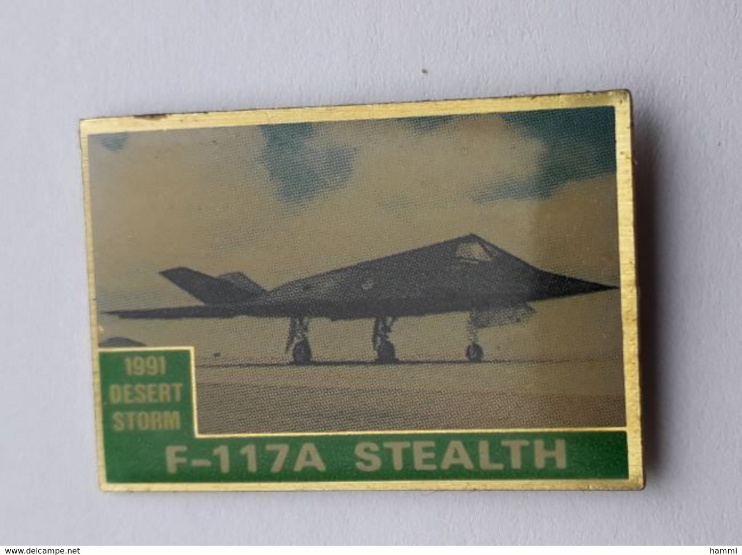 T41 Pin's AVION Désert Storm Usa Strealth Bomber F 117 A Achat Immédiat - Avions