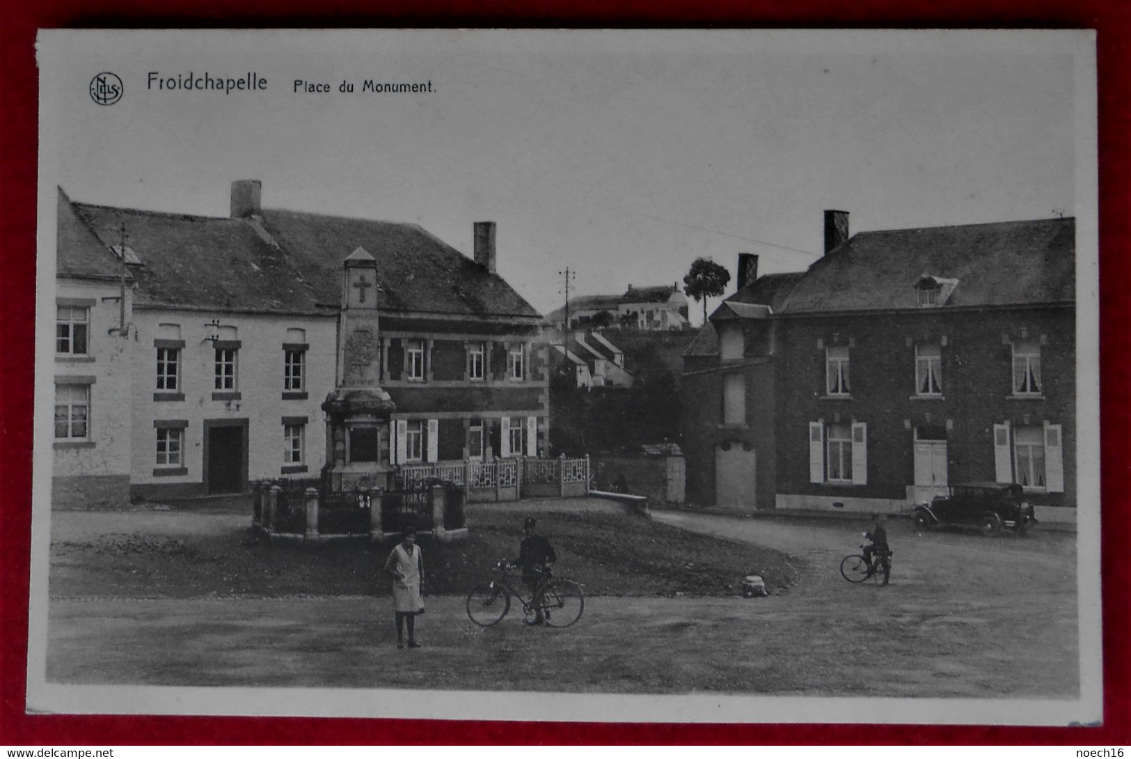 CPA Froidchapelle - Place Du Monument - Froidchapelle